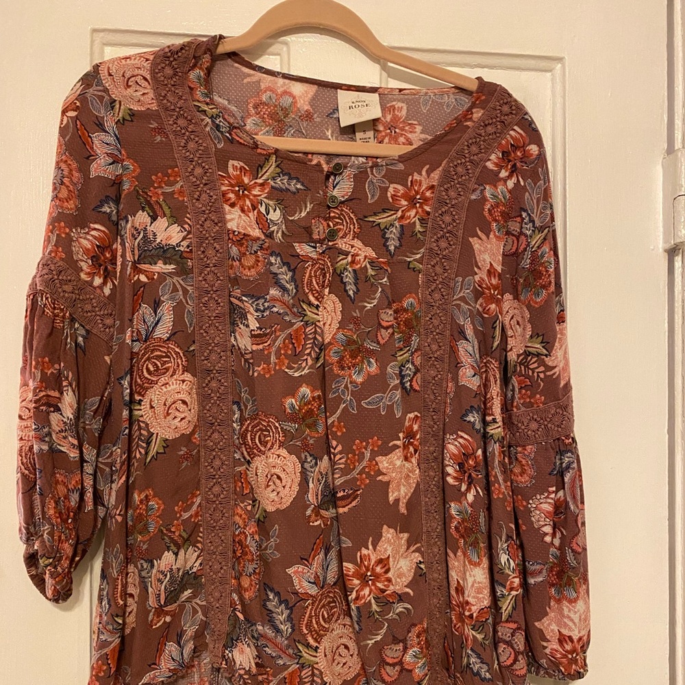Knox Rose lavender purple floral blouse with balloon sleeves in size small